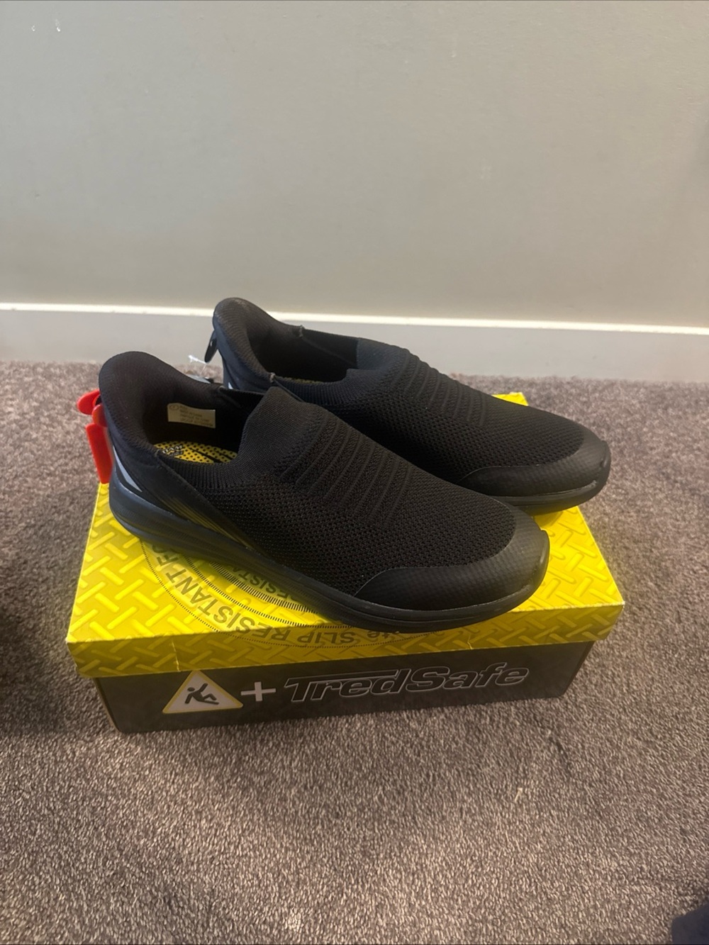 Tredsafe Men's Slip-On Black Work Shoes- Size 7, Brand New